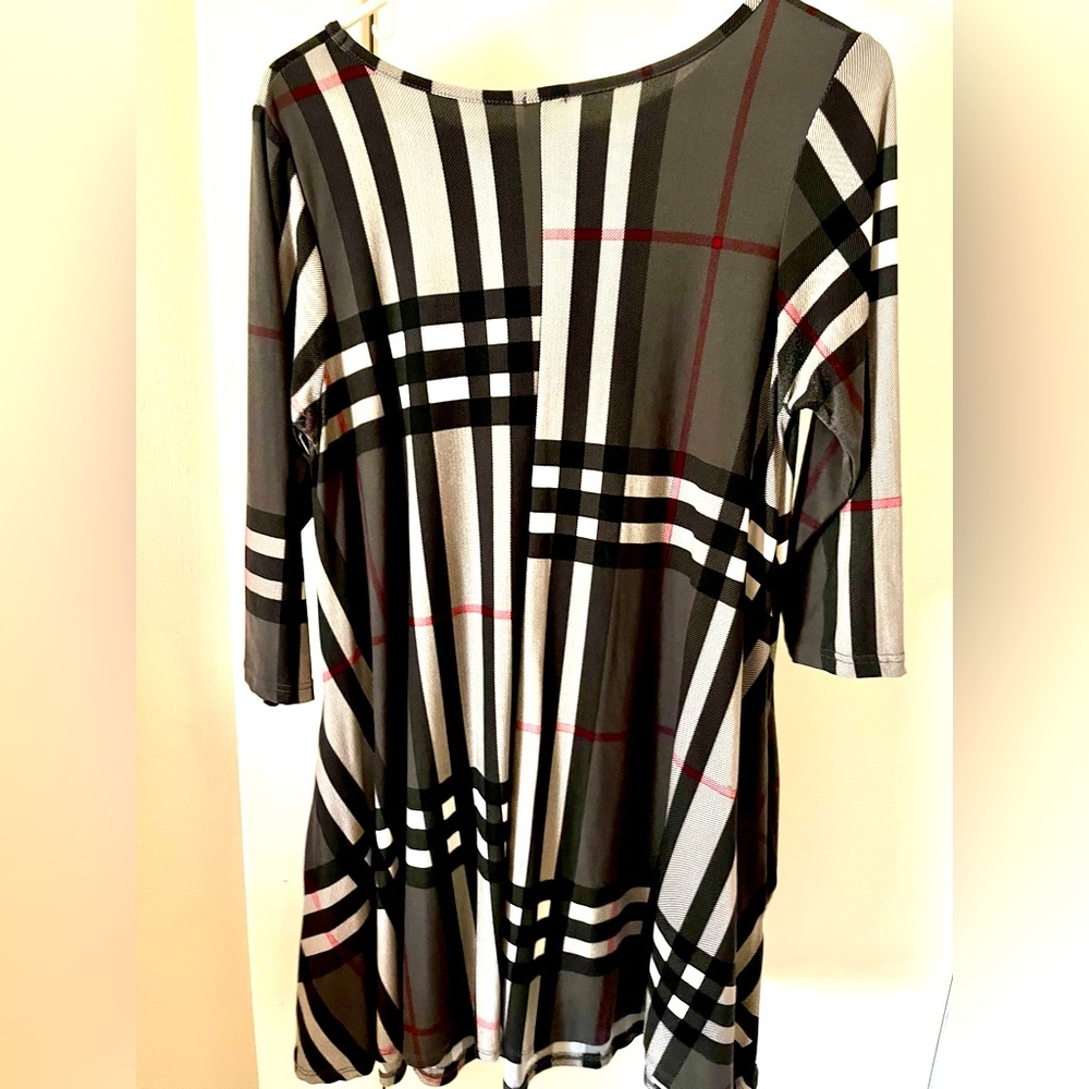 black / gray / maroon plaid tunic dress M